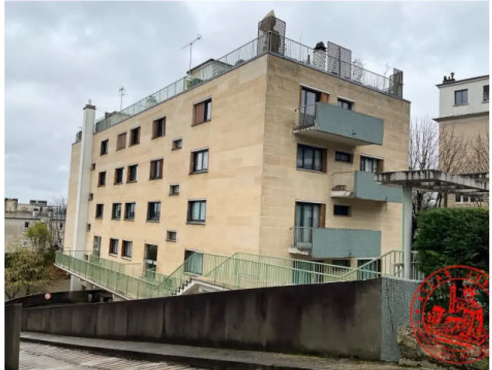 Une pièce à Saint-Cloud